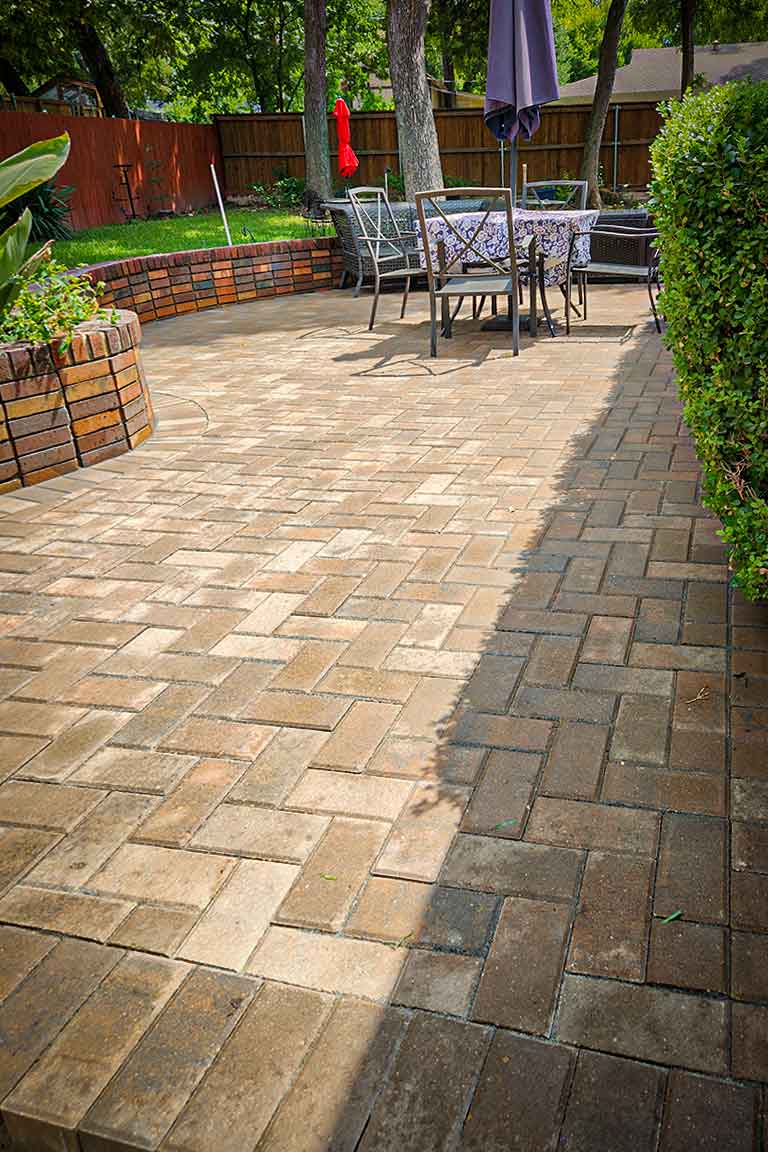 backyard-paver-patio-entertaining-space